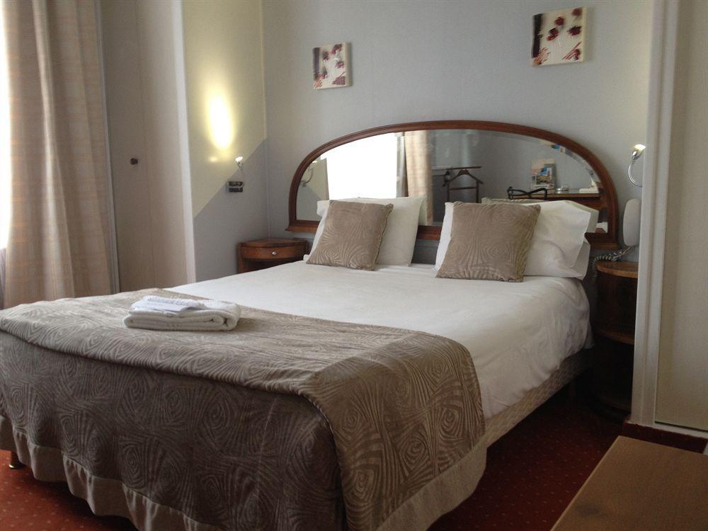 Hotel Raymond 4 Toulouse Bagian luar foto